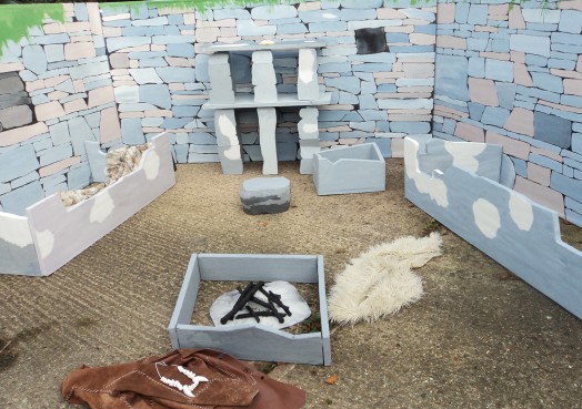 Inhabit a replica of a Neolithic house